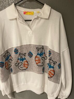 White Crewneck Sweater with Cat Motif